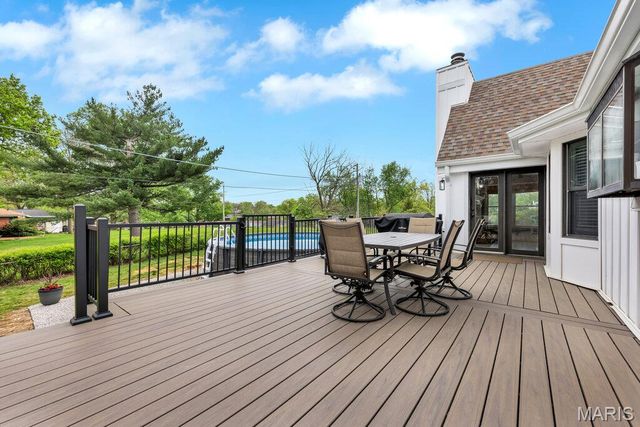 5276 Bloomfield Drive, St Louis, MO 63129