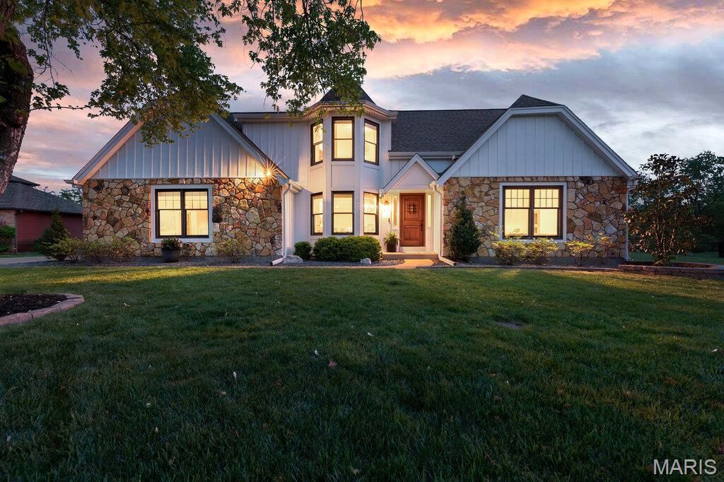 5276 Bloomfield Drive, St Louis, MO 63129