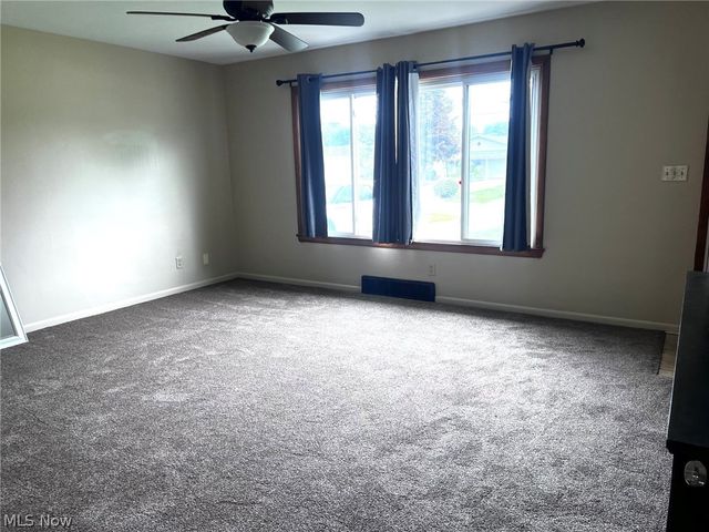 962 Adrian Circle, Girard, OH 44420