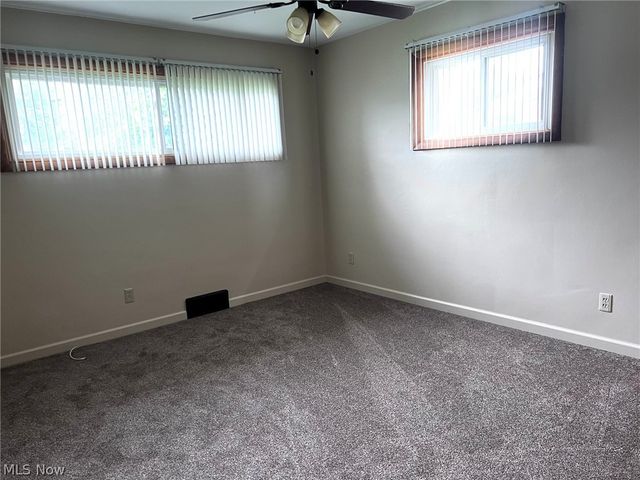 962 Adrian Circle, Girard, OH 44420