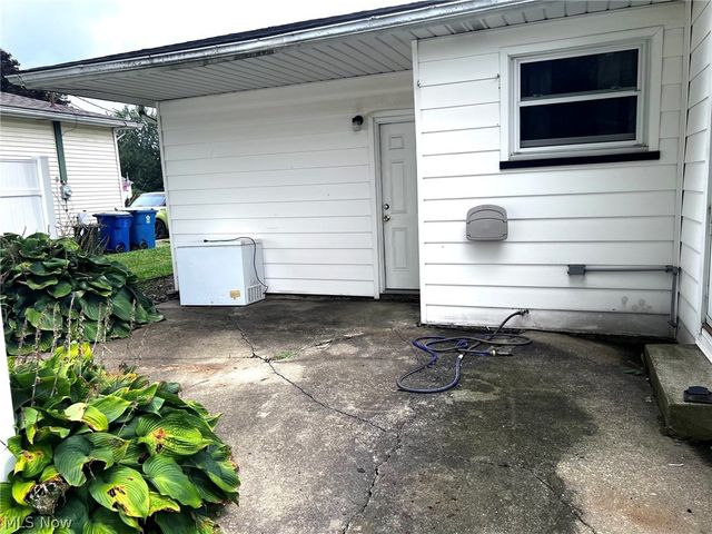 962 Adrian Circle, Girard, OH 44420