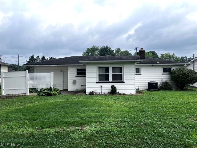 962 Adrian Circle, Girard, OH 44420