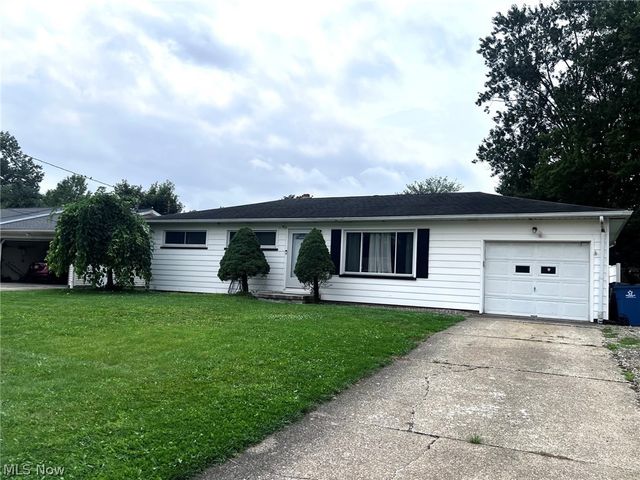 962 Adrian Circle, Girard, OH 44420