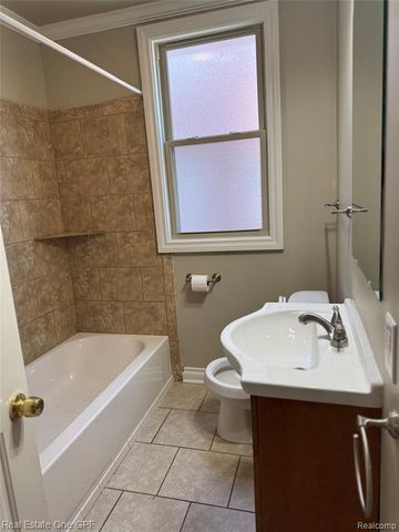 1014 Beaconsfield, Grosse Pointe Park, MI 48230