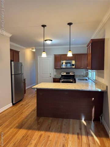 1014 Beaconsfield, Grosse Pointe Park, MI 48230