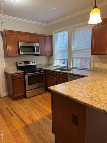 1014 Beaconsfield, Grosse Pointe Park, MI 48230