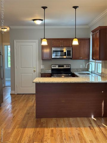 1014 Beaconsfield, Grosse Pointe Park, MI 48230