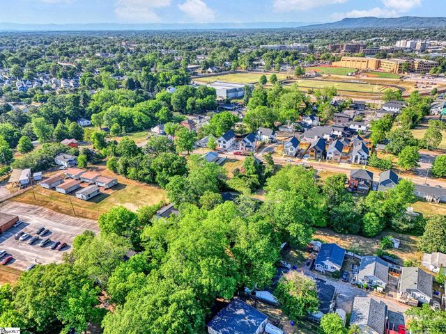 8 Dobbs Street, Greenville, SC 29605