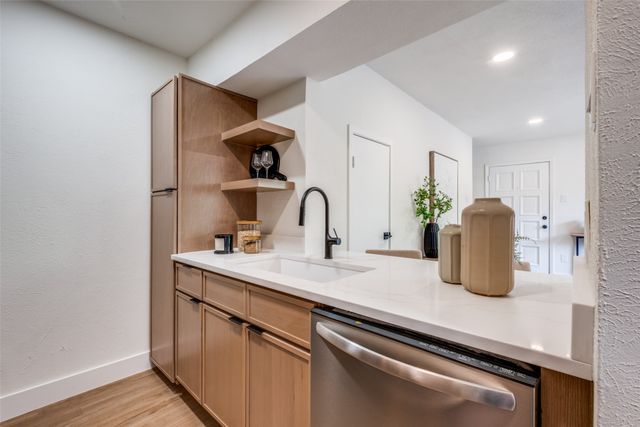 4020 Holland Avenue 211, Dallas, TX 75219