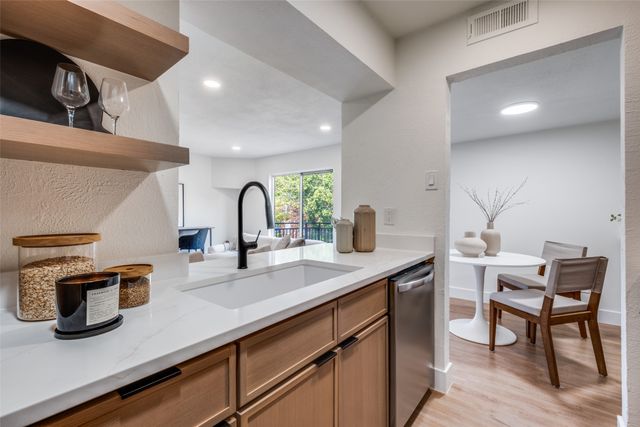 4020 Holland Avenue 211, Dallas, TX 75219
