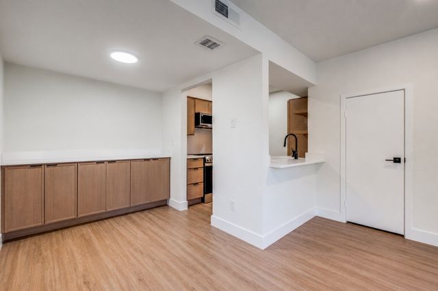 4020 Holland Avenue 211, Dallas, TX 75219