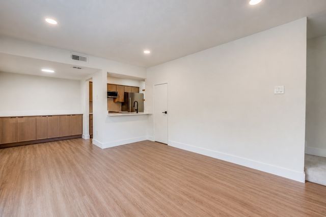 4020 Holland Avenue 211, Dallas, TX 75219
