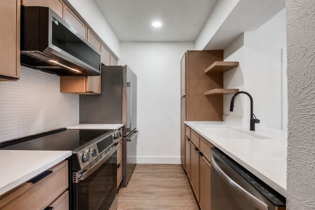4020 Holland Avenue 211, Dallas, TX 75219