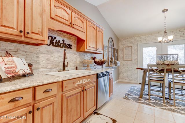 865 River Divide Rd, Sevierville, TN 37876