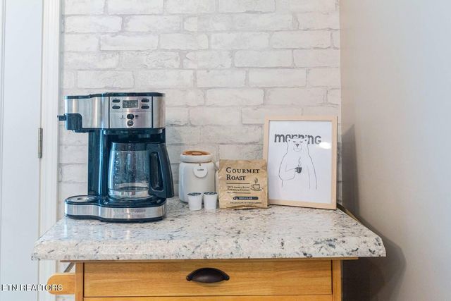 865 River Divide Rd, Sevierville, TN 37876