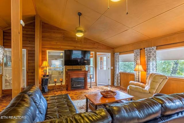 865 River Divide Rd, Sevierville, TN 37876