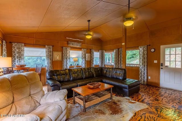 865 River Divide Rd, Sevierville, TN 37876