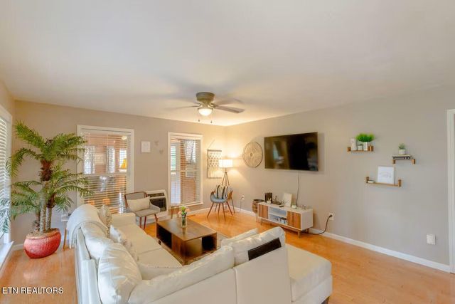 865 River Divide Rd, Sevierville, TN 37876