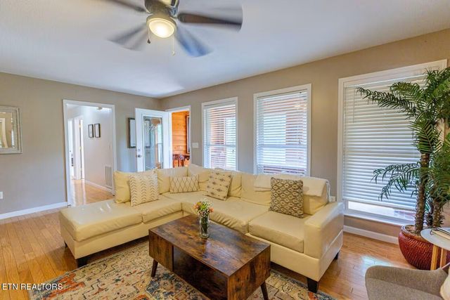 865 River Divide Rd, Sevierville, TN 37876