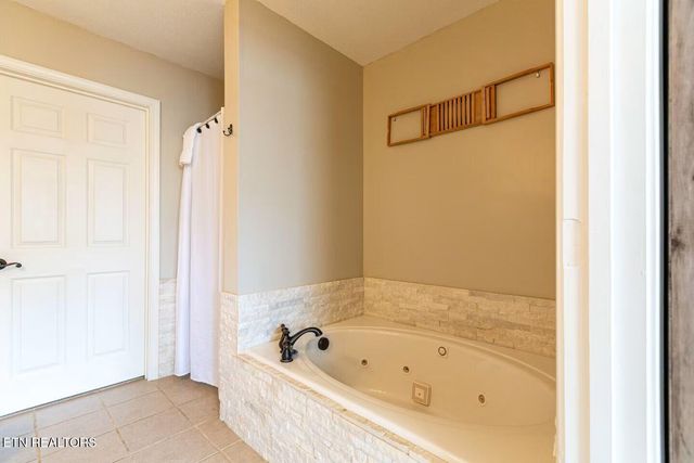 865 River Divide Rd, Sevierville, TN 37876