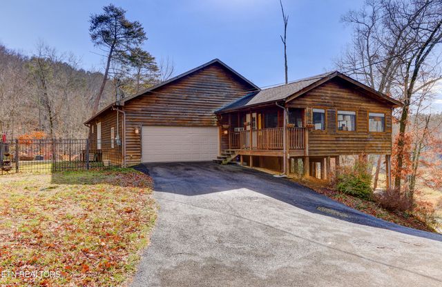 865 River Divide Rd, Sevierville, TN 37876