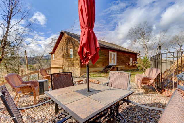 865 River Divide Rd, Sevierville, TN 37876