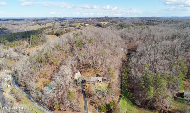 865 River Divide Rd, Sevierville, TN 37876