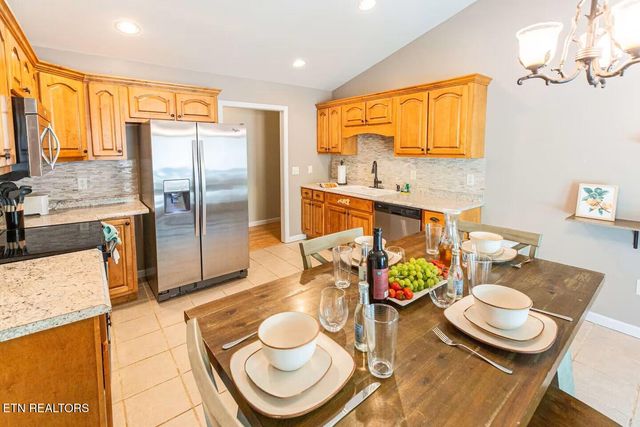 865 River Divide Rd, Sevierville, TN 37876