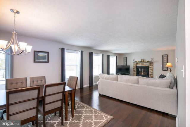 1734 WOODLEDGE DR, State College, PA 16803