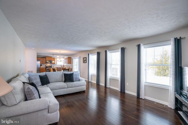 1734 WOODLEDGE DR, State College, PA 16803