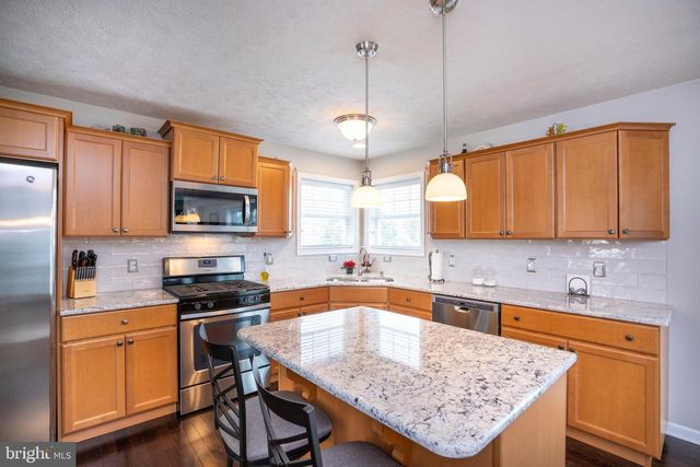 1734 WOODLEDGE DR, State College, PA 16803