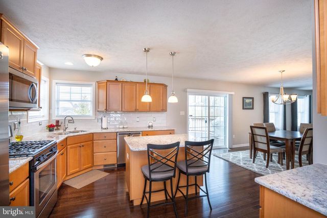 1734 WOODLEDGE DR, State College, PA 16803