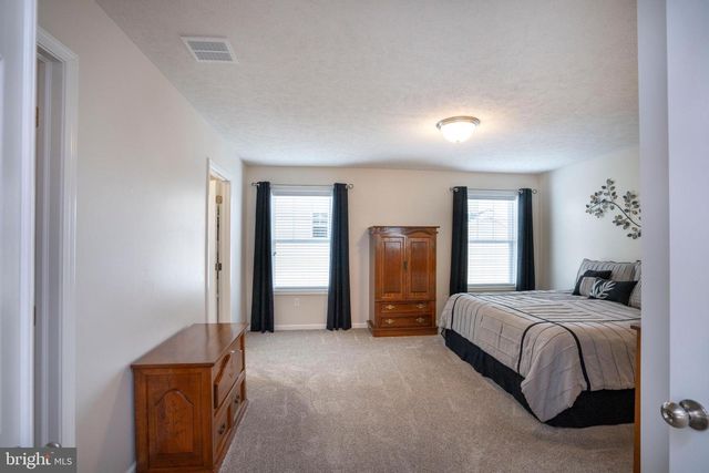 1734 WOODLEDGE DR, State College, PA 16803