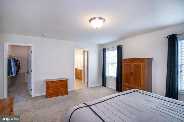 1734 WOODLEDGE DR, State College, PA 16803