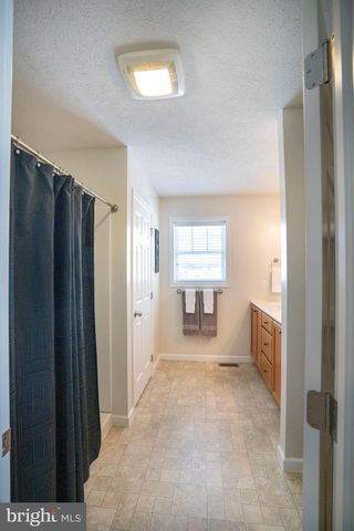 1734 WOODLEDGE DR, State College, PA 16803