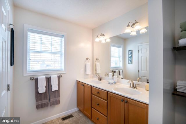 1734 WOODLEDGE DR, State College, PA 16803