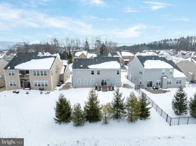 1734 WOODLEDGE DR, State College, PA 16803