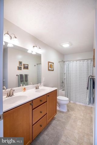 1734 WOODLEDGE DR, State College, PA 16803