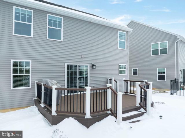 1734 WOODLEDGE DR, State College, PA 16803