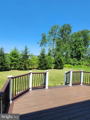 1734 WOODLEDGE DR, State College, PA 16803