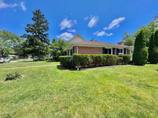 837 Wilcox Avenue, Mundelein, IL 60060
