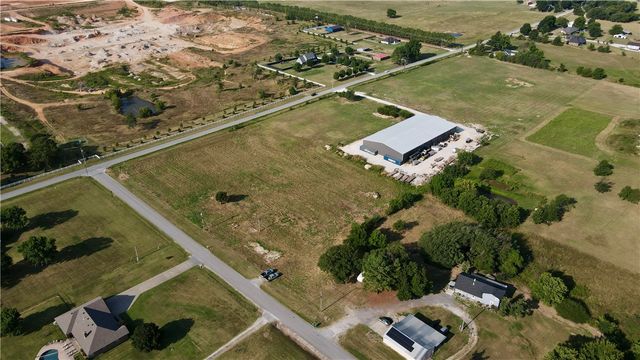 2291 Pianalto Road, Tontitown, AR 72762