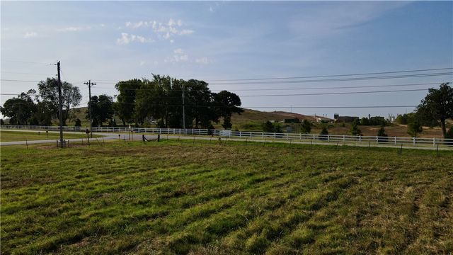 2291 Pianalto Road, Tontitown, AR 72762