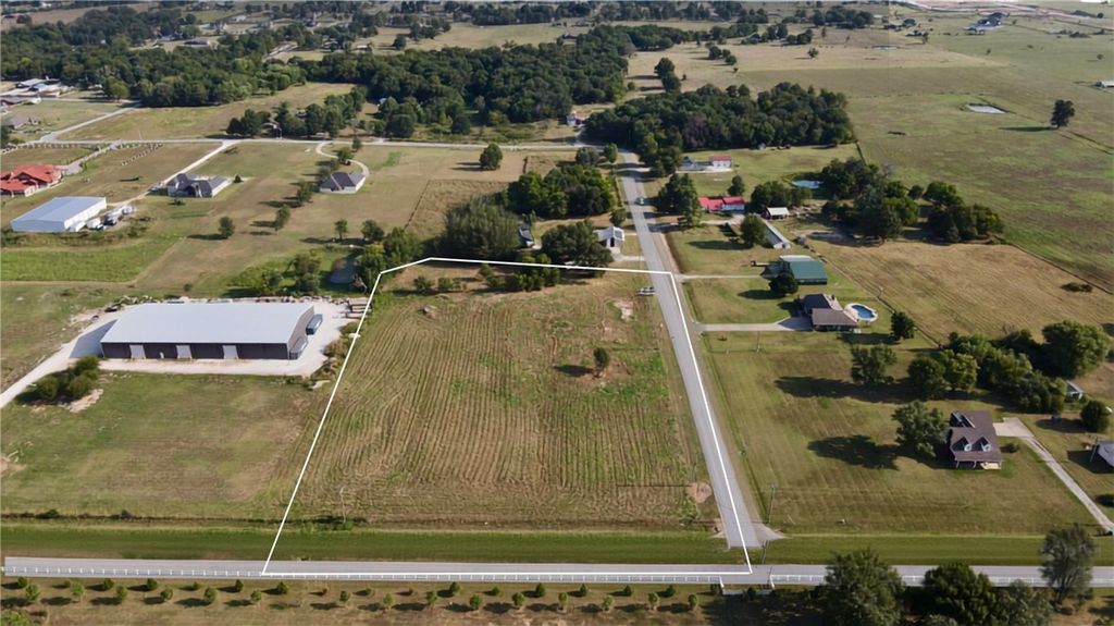 2291 Pianalto Road, Tontitown, AR 72762