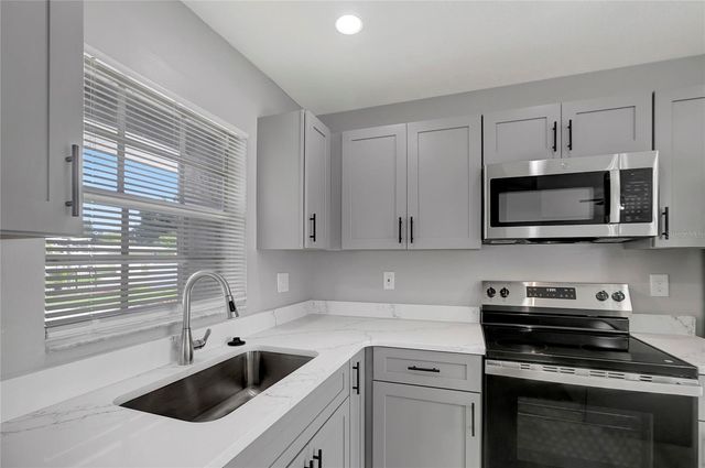 1713 CARNEGIE CIRCLE, Tampa, FL 33619