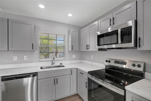 1713 CARNEGIE CIRCLE, Tampa, FL 33619