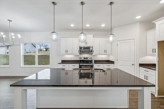 560 Oak Glen Dr, Smithville, TN 37166