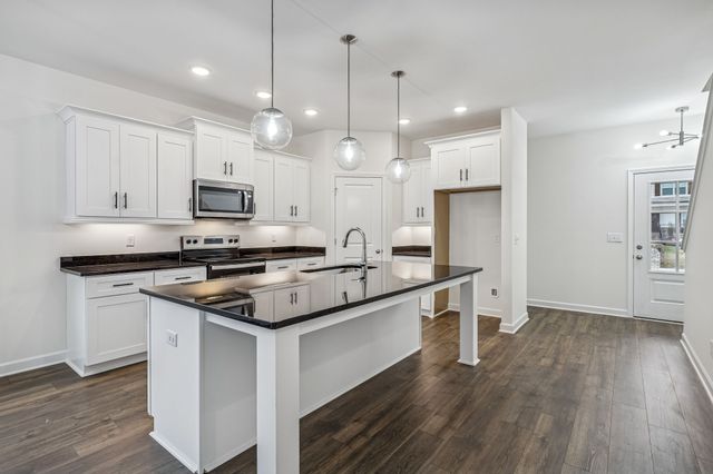 560 Oak Glen Dr, Smithville, TN 37166