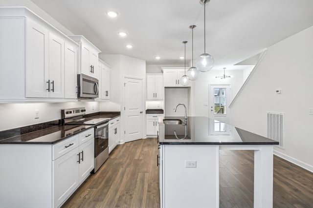 560 Oak Glen Dr, Smithville, TN 37166