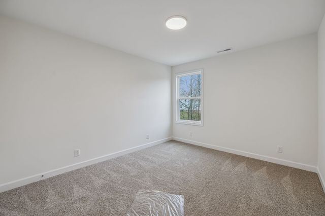 560 Oak Glen Dr, Smithville, TN 37166